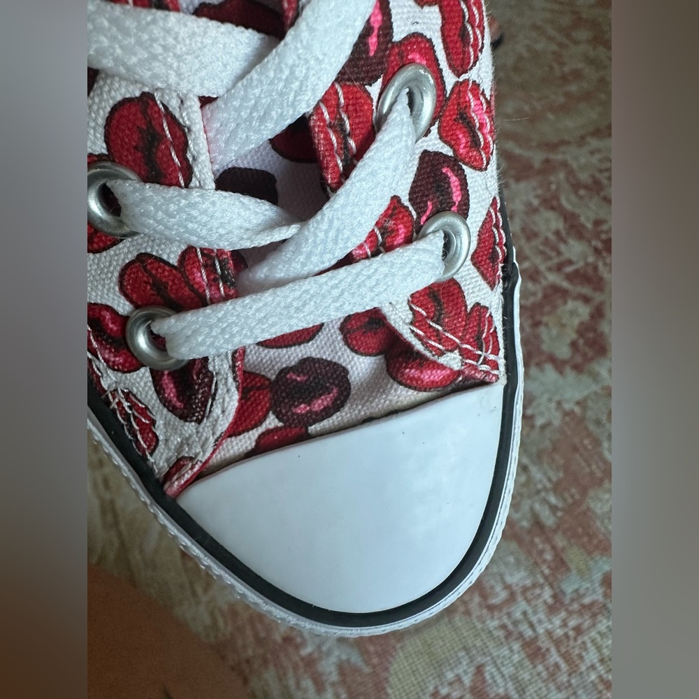 RARE Converse All Stars with lips print. Size 6 - Picture 6 of 10